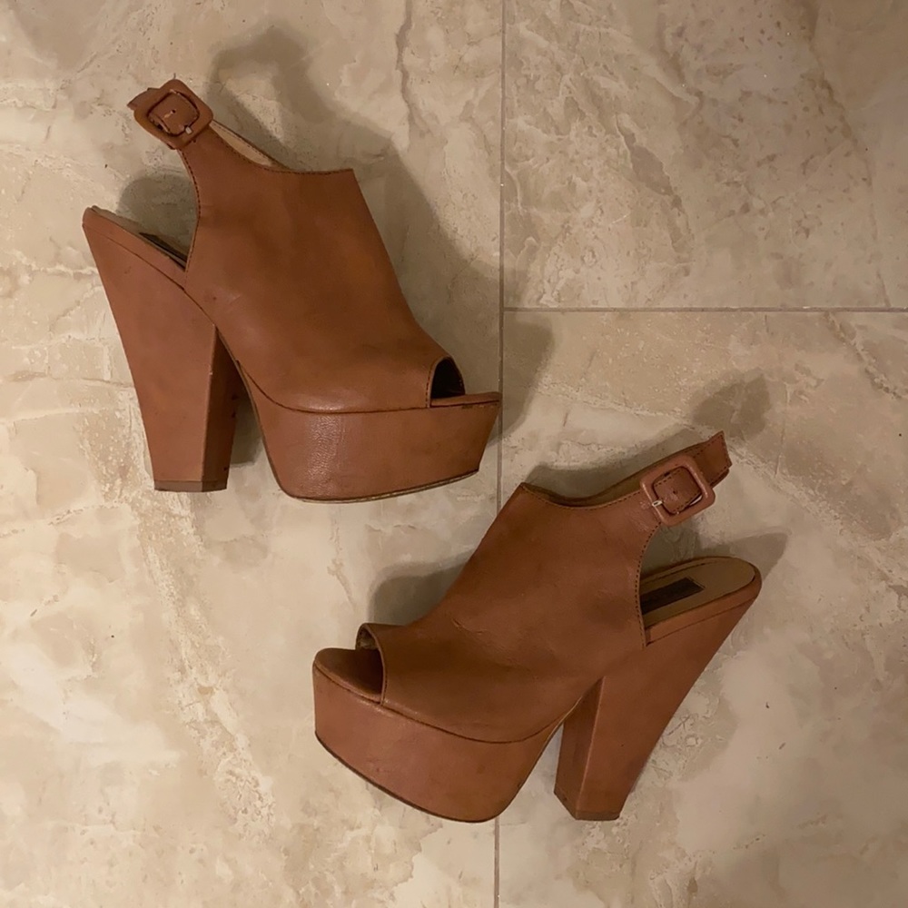 Steve Madden Gabby cognac platform heel; size 7.5